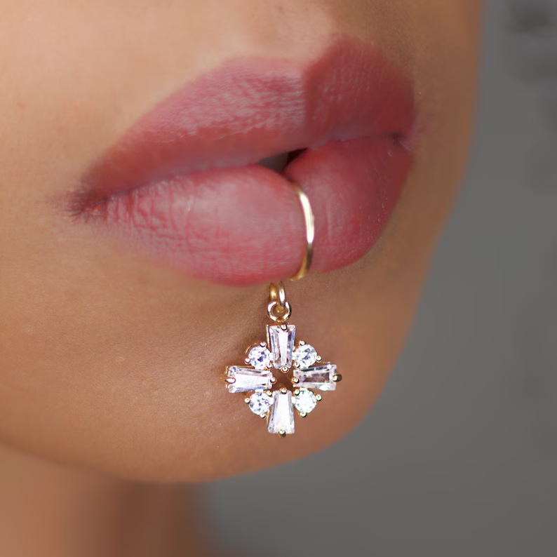 Body Jewelry Quality - 럭셔리 골드 컬러 꽃 모양 여성