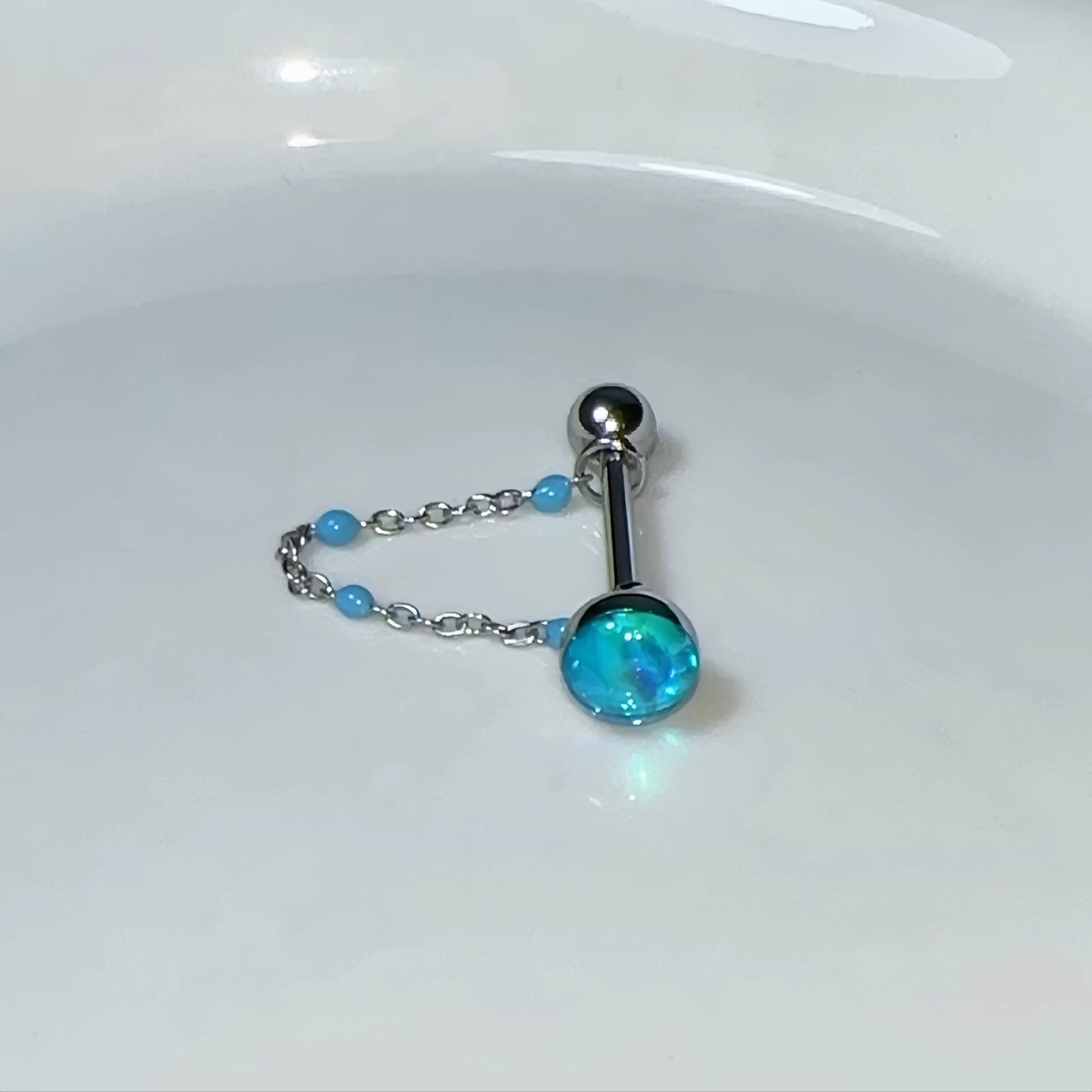 1개 고품질 트렌디 블루 글리터 볼 체인 티타늄 스틸  - Body Jewelry Quality 리뷰 및 가격